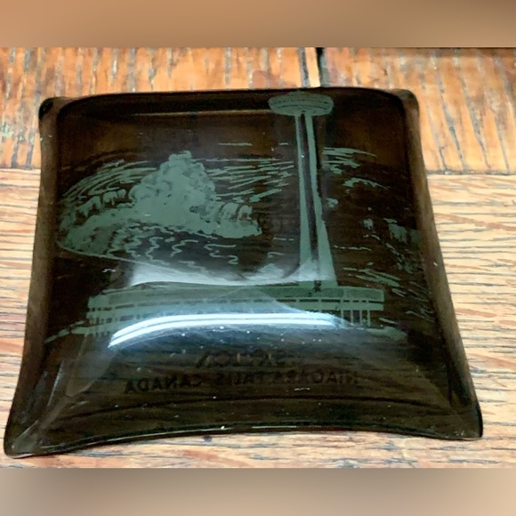 Vintage Brown Blown Glass Skylon Tower Niagara Falls Canada Trinket Coin Dish - Picture 9 of 16
